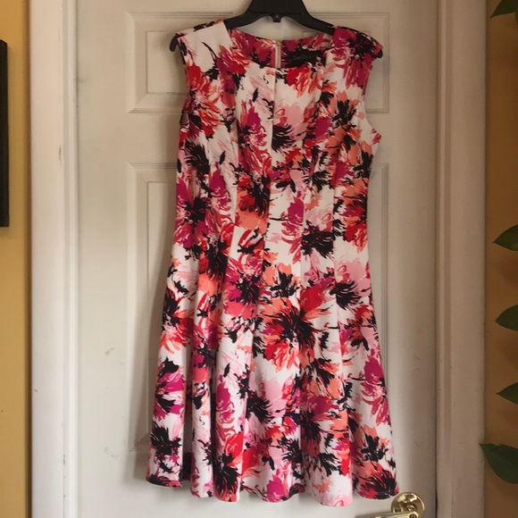 Dress - Picture 1 of 3